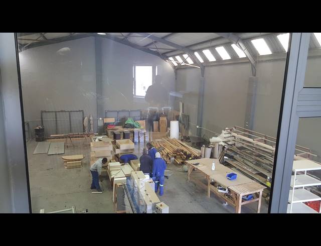 424M² FACTORY TO LET IN KILLARNEY GARDENS